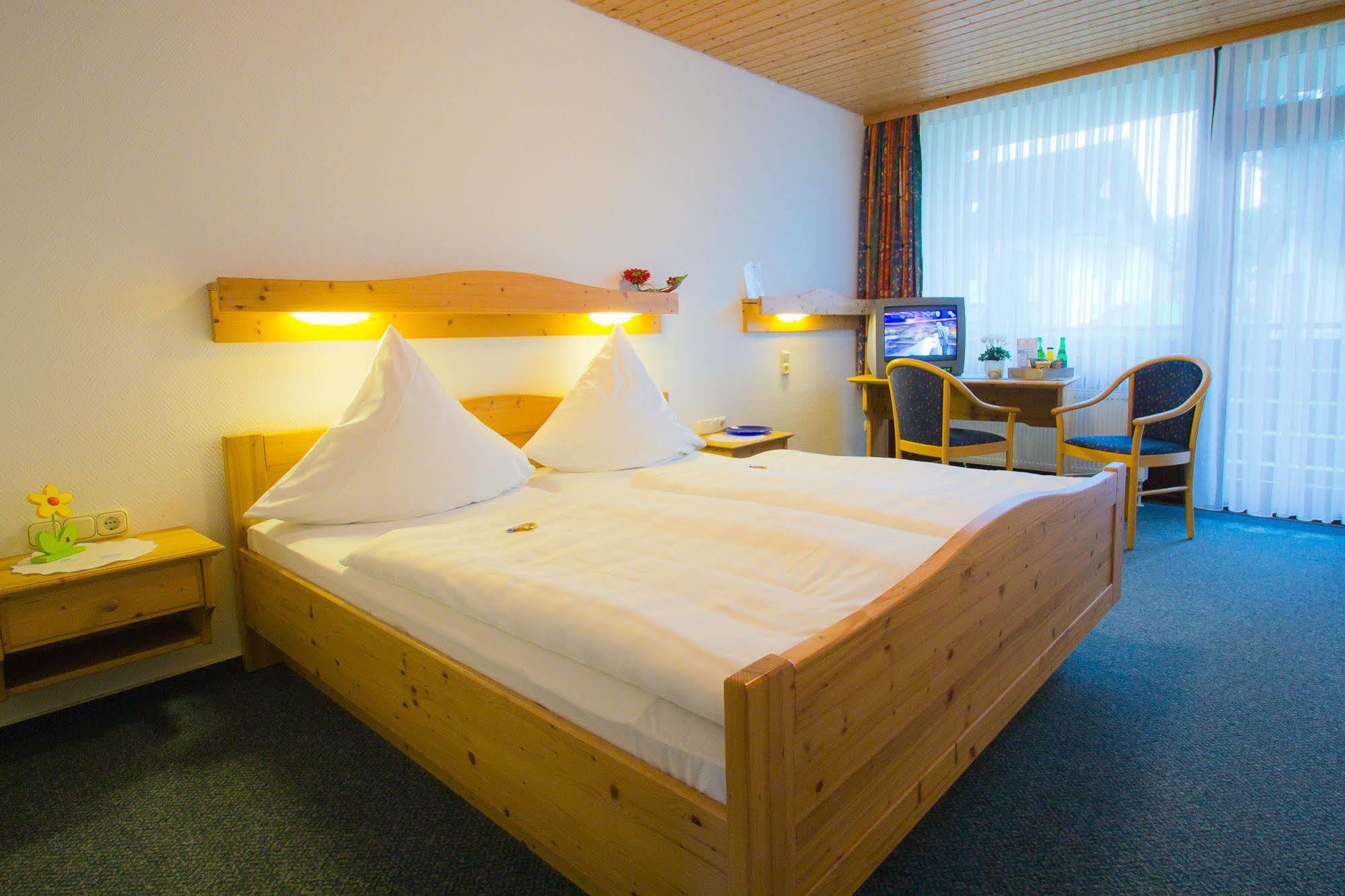 Hotel Am Lingelbach Knüllwald Zewnętrze zdjęcie