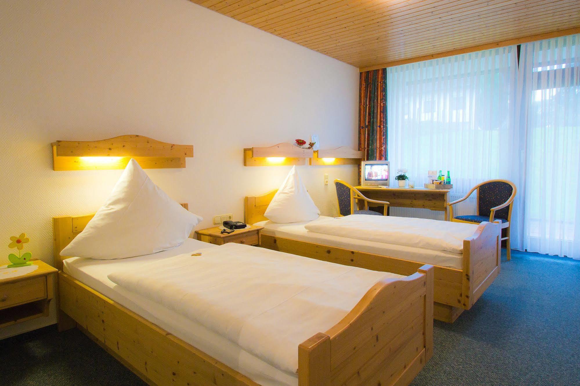 Hotel Am Lingelbach Knüllwald Zewnętrze zdjęcie